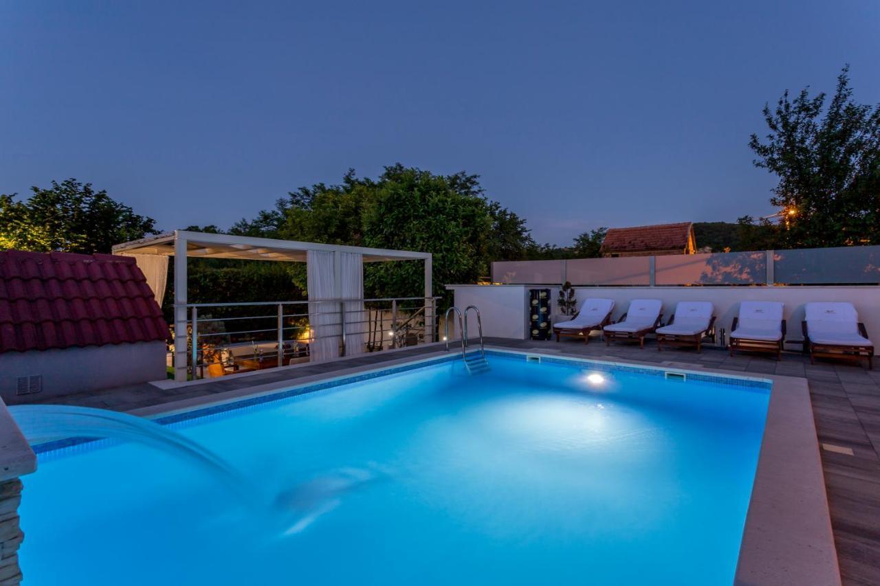 Holiday House Mala Sinj Esterno foto