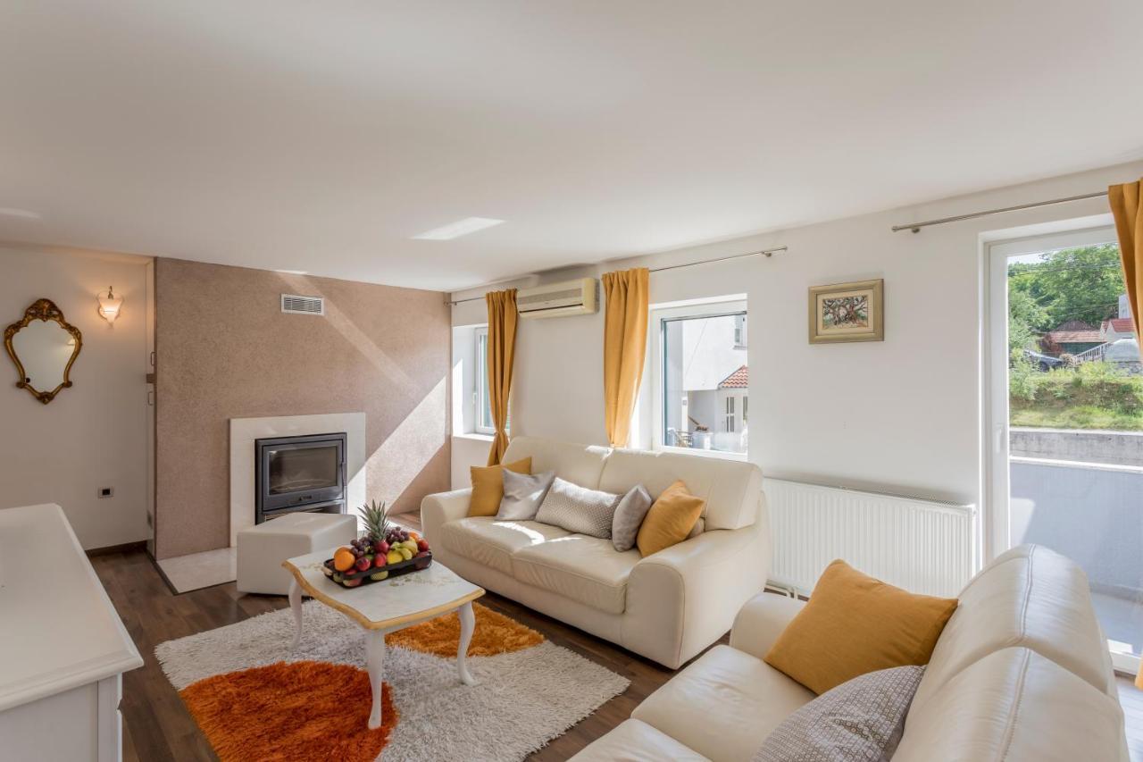 Holiday House Mala Sinj Esterno foto
